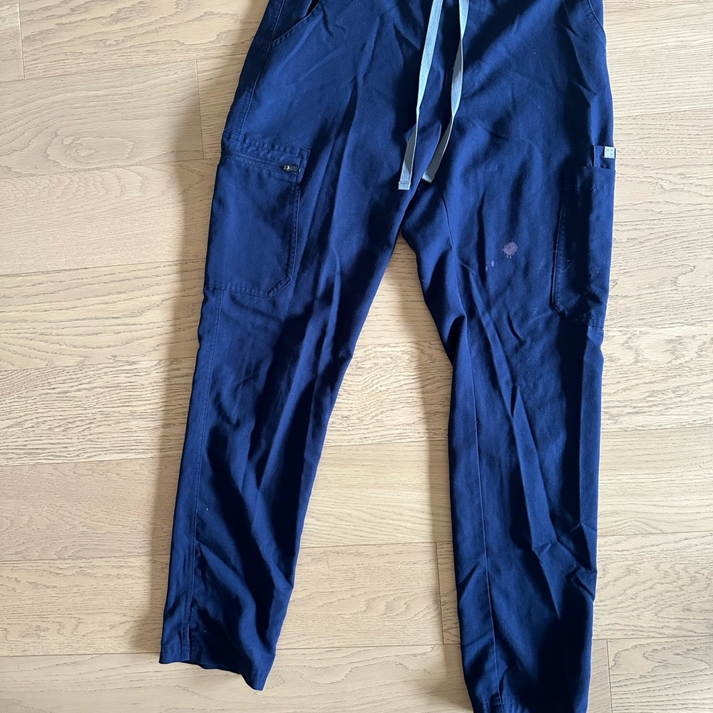 Figs Yola XS scrub pant in navy - Picture 3 of 3